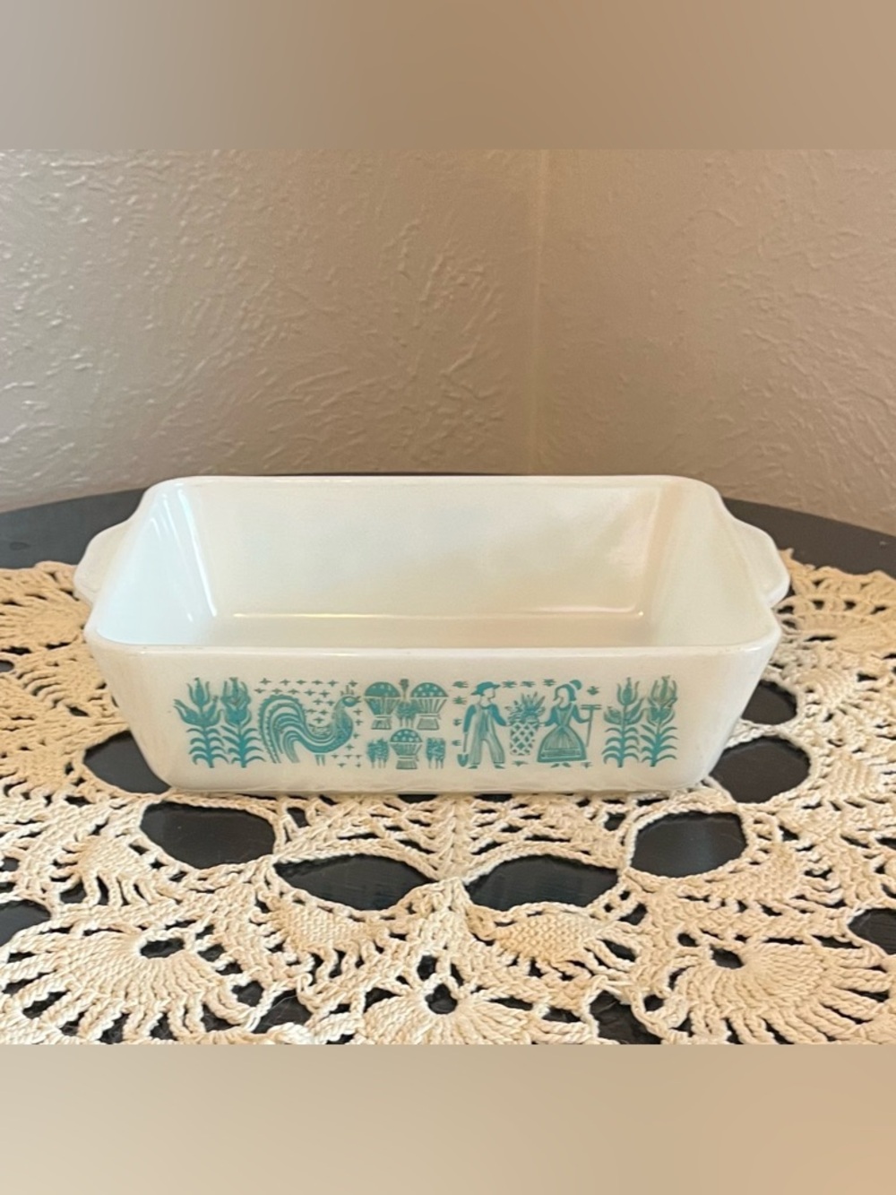 Pyrex Amish Butterprint Turquoise refrigerator casserole dish